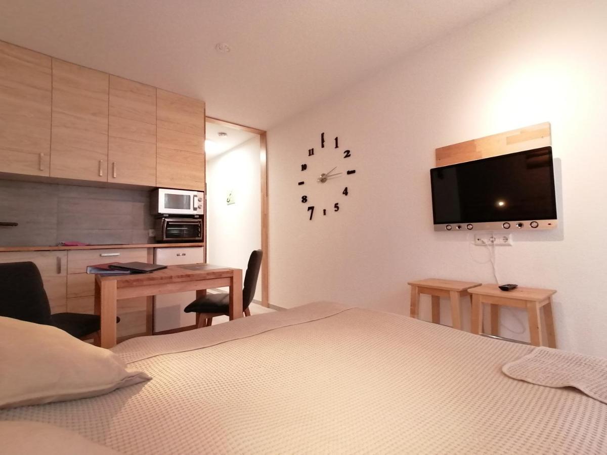 Studio 20Qm Mit Balkon Und Innenpool - 22040 Schluchsee Ngoại thất bức ảnh